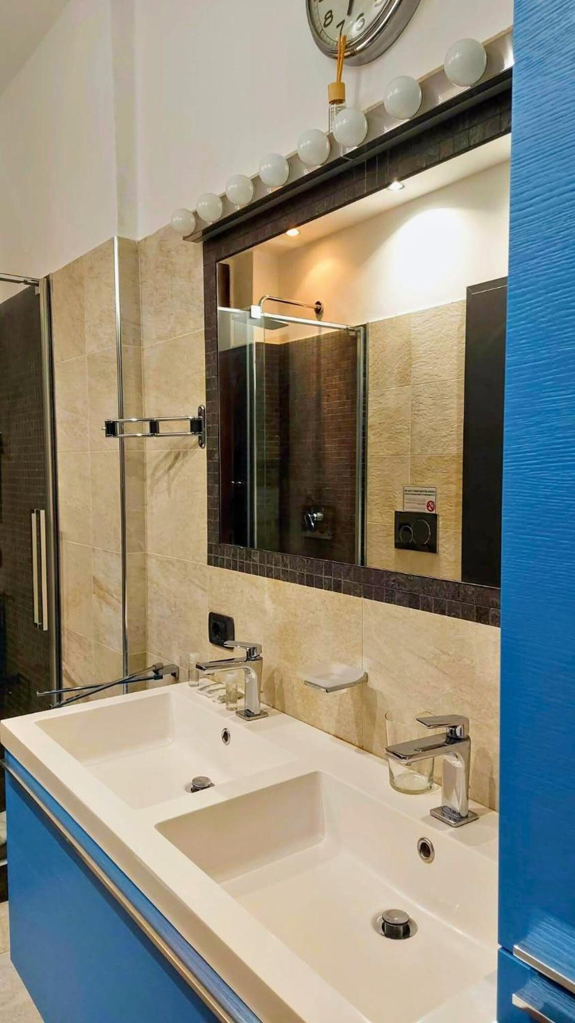 Vfh Stylish Boutique Apartment-City Center Milano Exterior foto